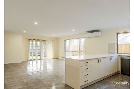 Property photo of 19 Wright Crescent Flinders View QLD 4305