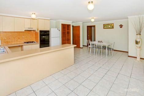 Property photo of 18 Melia Court Mill Park VIC 3082