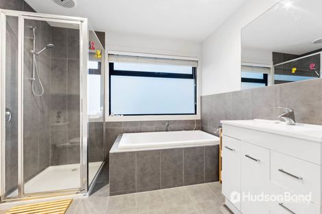 Property photo of 2/39 Manningham Road Bulleen VIC 3105
