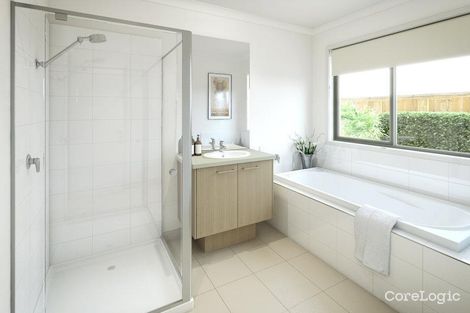 Property photo of 10 Davenport Crescent Cranbourne West VIC 3977