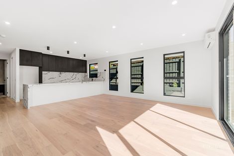 2/71 Blackburn Rd, Doncaster East, VIC 3109