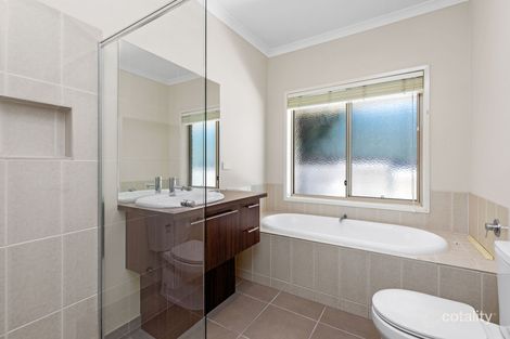 Property photo of 16 Akins Rise Golden Square VIC 3555
