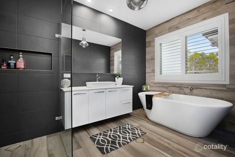 Property photo of 15 Halmstad Boulevard Luddenham NSW 2745