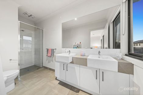 Property photo of 18 Llano Circuit Berwick VIC 3806