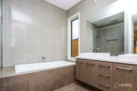 Property photo of 5 Tarata Place Greenvale VIC 3059