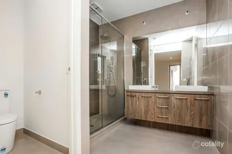 Property photo of 5 Tarata Place Greenvale VIC 3059