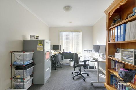 Property photo of 10 Barton Place Traralgon VIC 3844