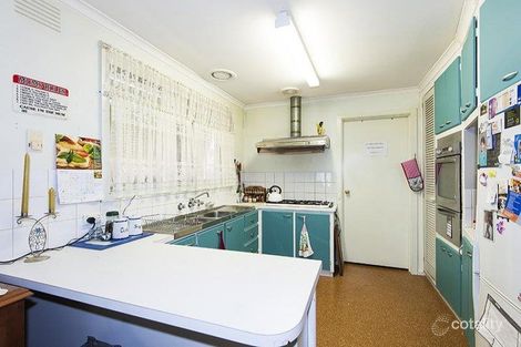 Property photo of 17 Boyle Crescent Mill Park VIC 3082