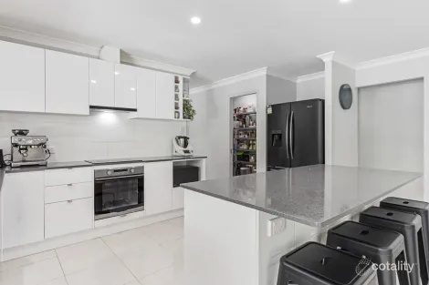 Property photo of 100 Wattlebird Drive Elimbah QLD 4516