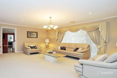 Property photo of 14 Glen Innes Close Wonga Park VIC 3115