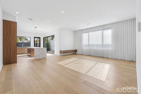 Property photo of 123 Oak Street Beaumaris VIC 3193