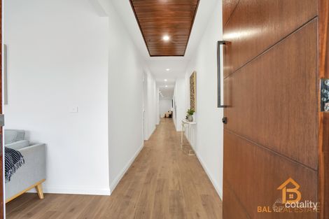 Property photo of 44 Ionica Loop Truganina VIC 3029