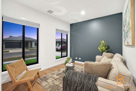 Property photo of 44 Ionica Loop Truganina VIC 3029