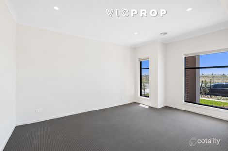 Property photo of 25 Eaglemont Way Werribee VIC 3030