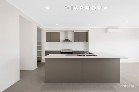 Property photo of 25 Eaglemont Way Werribee VIC 3030