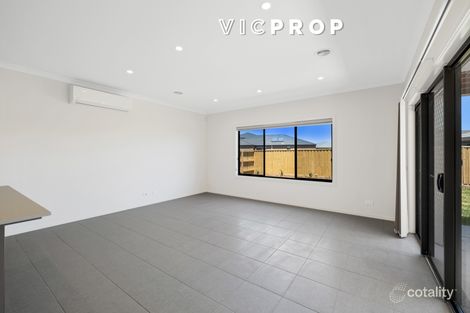 Property photo of 25 Eaglemont Way Werribee VIC 3030