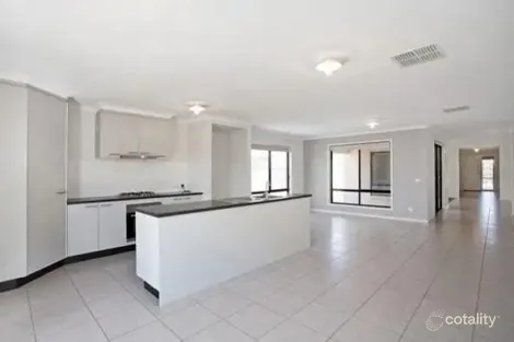 Property photo of 9 Woburn Crescent Manor Lakes VIC 3024