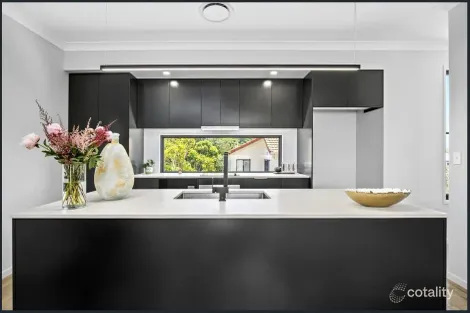 2/78 Pohlman St, Southport, QLD 4215