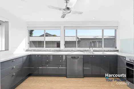 Property photo of 24 Bradman Avenue St Clair NSW 2759