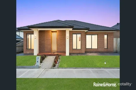 10 Maiden Mews, Cranbourne East, VIC 3977