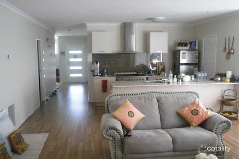 Property photo of 35 Brickwood Circuit Craigieburn VIC 3064