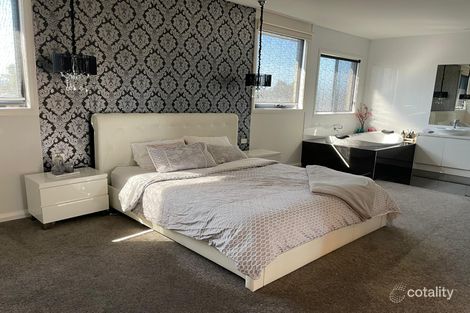 Property photo of 4 Aspera Place Cranbourne North VIC 3977