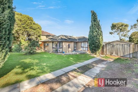 Property photo of 22 James Cook Drive Endeavour Hills VIC 3802
