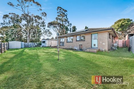 Property photo of 22 James Cook Drive Endeavour Hills VIC 3802