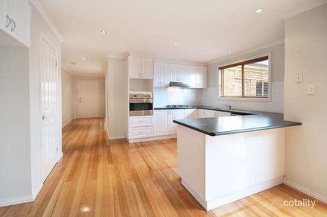 Property photo of 2 Pimelea Way Hillside VIC 3037