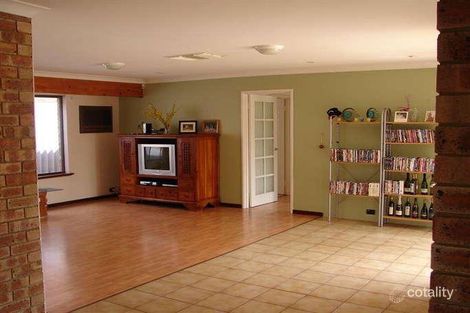 Property photo of 5 Mayer Close Noranda WA 6062