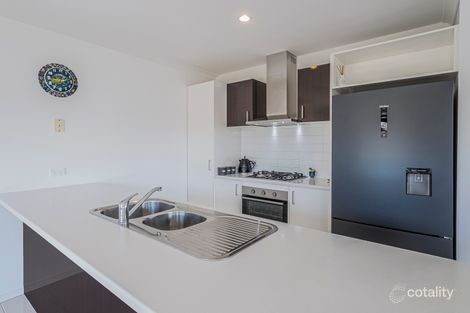 Property photo of 13 Cascade Way Pakenham VIC 3810