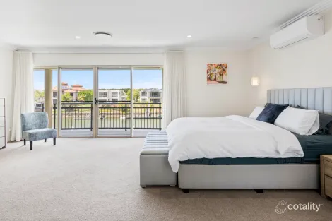 Property photo of 2639 Yanderra Close Hope Island QLD 4212