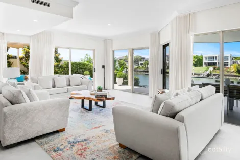 Property photo of 2639 Yanderra Close Hope Island QLD 4212