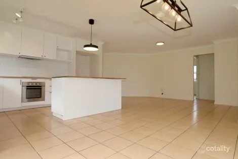 Property photo of 2 Links Court Kin Kora QLD 4680