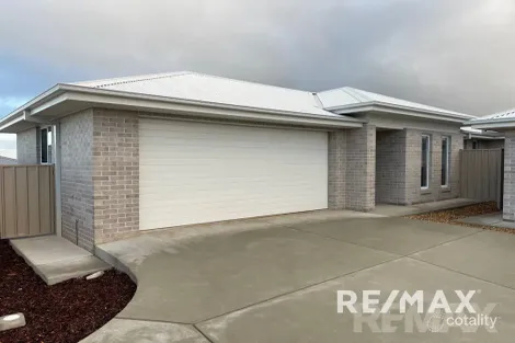 2/12 Mitta Mitta Pl, Gobbagombalin, NSW 2650