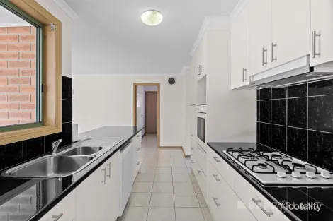 Property photo of 5 The Common Croydon South VIC 3136