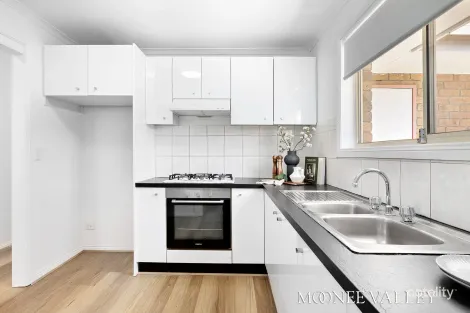 Property photo of 16 Robson Avenue Avondale Heights VIC 3034