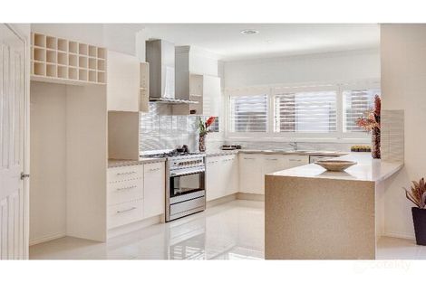 Property photo of 2 Mintbush Grange Mernda VIC 3754