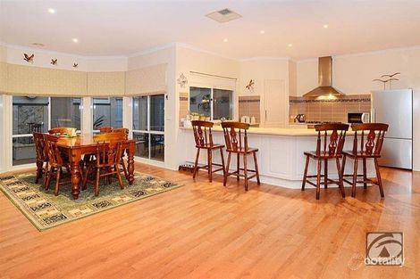 Property photo of 30 Taylors Hill Boulevard Taylors Hill VIC 3037