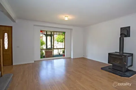 Property photo of 25 Silverleaf Row Menai NSW 2234