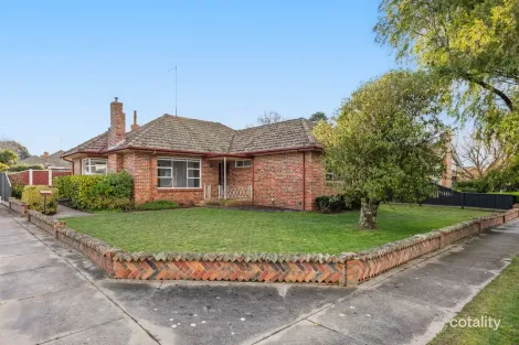 Property photo of 27 Oak Street Wendouree VIC 3355