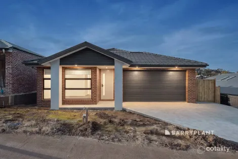 19 Illawarra Bvd, Drouin, VIC 3818