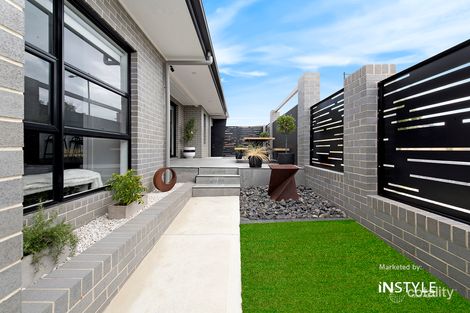 Property photo of 30 Hyslop Crescent Casey ACT 2913