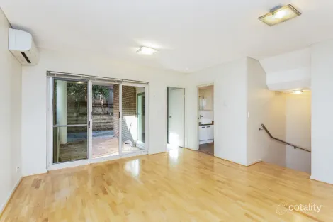 Property photo of 12/19-23 Waine Street Freshwater NSW 2096