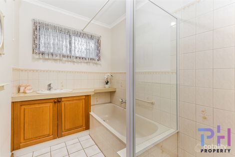 Property photo of 39 Clee Crescent Strathdale VIC 3550