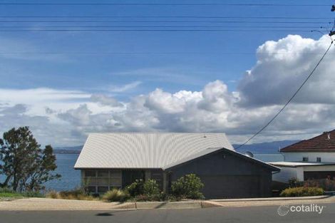 39 Northcliffe Dr, Lake Heights, NSW 2502