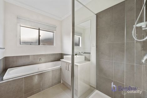 Property photo of 5 Hythe Place Mickleham VIC 3064