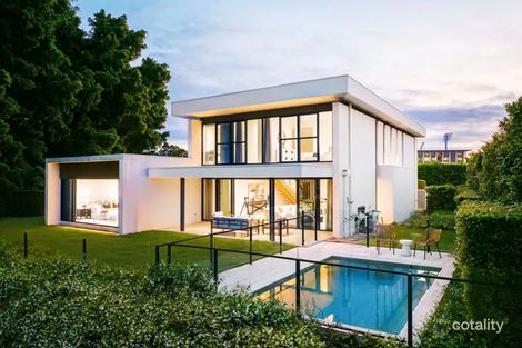 Property photo of 1 The Boulevarde Benowa QLD 4217