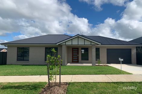 1/12 Tourmaline Dr, Rutherford, NSW 2320