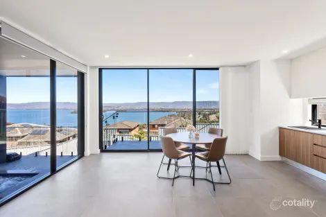 Property photo of 5 Arnold Crescent Lake Heights NSW 2502